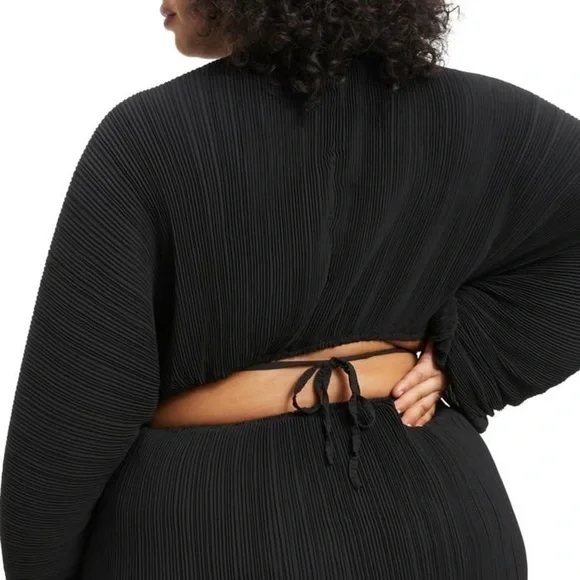 Good American long sleeved cutout plisse dress (black) small - Picture 2 of 8